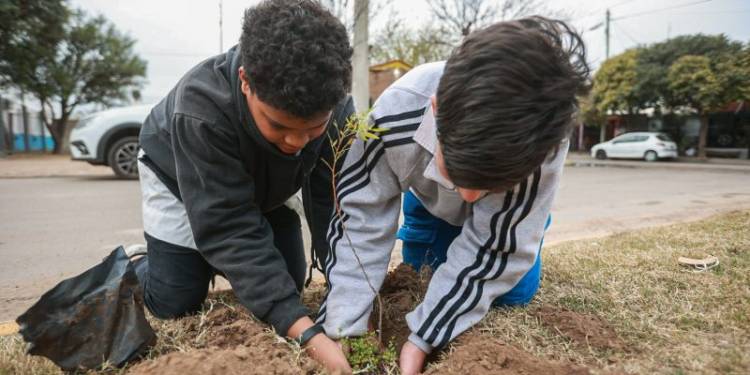 Semana del Árbol: Plantaron más de de 250 especies en distintos puntos de la ciudad