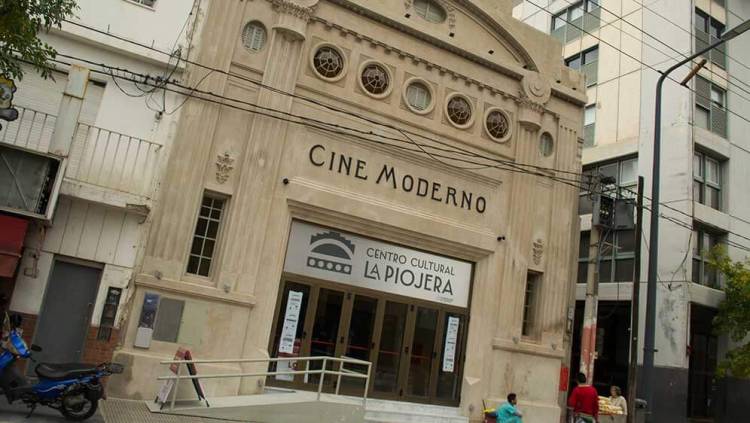 Domingo de cine y circo en La Piojera