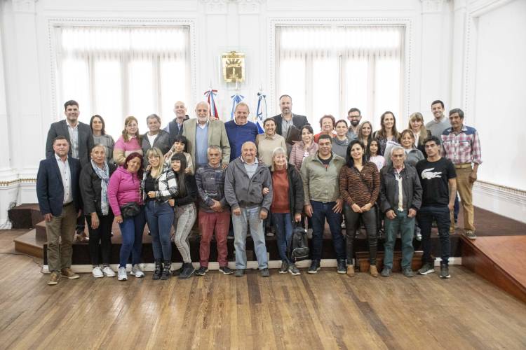 Más familias de Rio Cuarto acceden a las escrituras de sus hogares