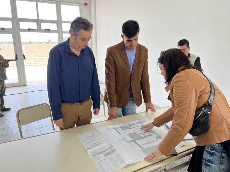 Ultiman detalles para la nueva escuela secundaria en Colonia Tirolesa 