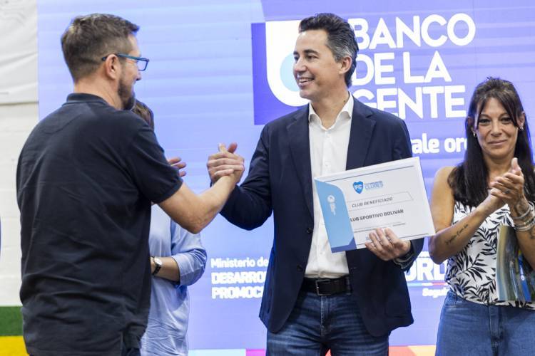 Entregaron beneficios económicos a vecinos e instituciones de Villa Carlos Paz