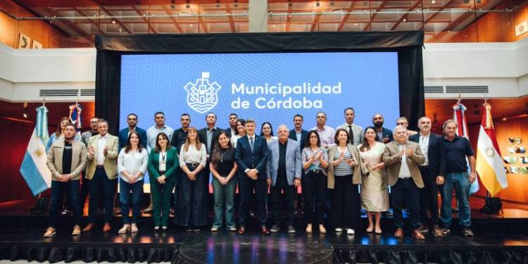 Passerini firmó convenios de cooperación con 18 municipios y comunas