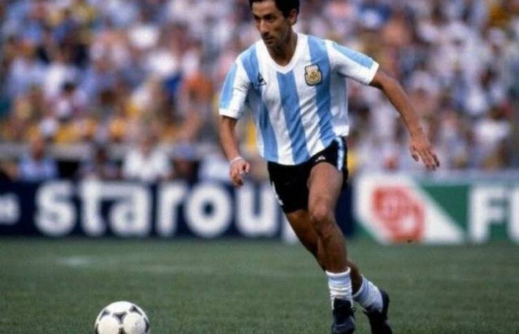 Historias de ídolos del fútbol cordobés: Osvaldo Ardiles