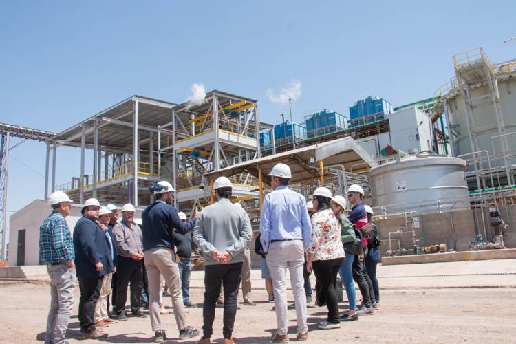 Intendentes del sur provincial recorrieron la primera empresa productora de Bioetanol del país