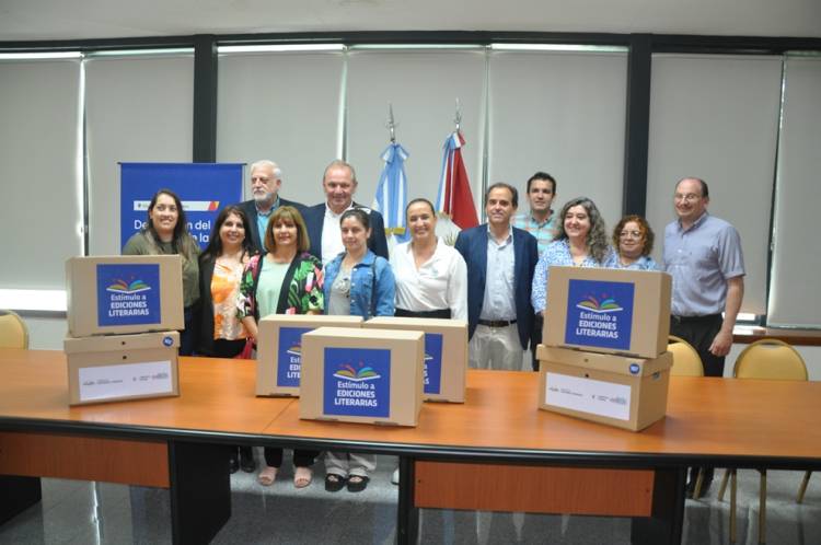 Bibliotecas de Rio Cuarto y la región recibieron libros de autores cordobeses