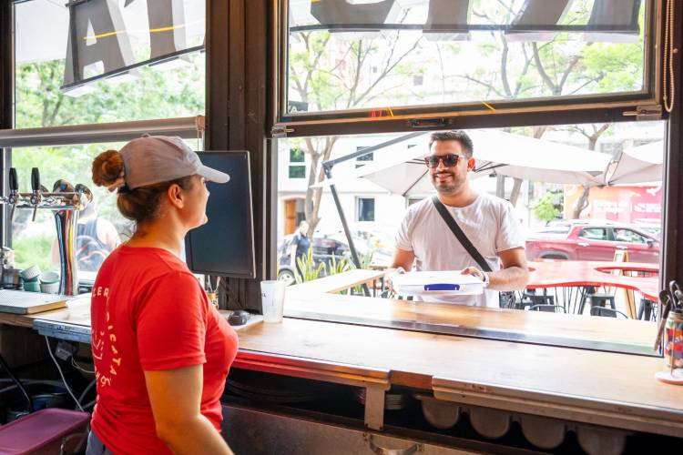 Un novedoso proyecto busca reducir residuos descartables en el sector gastronómico de Nueva Córdoba