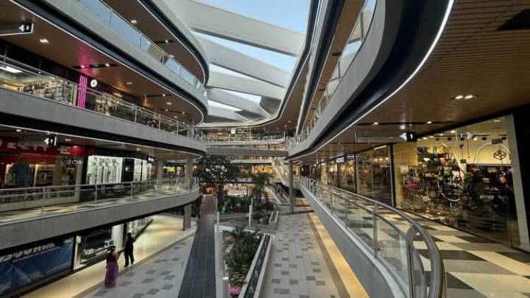 Con la inauguración de un shopping, Villa Carlos Paz abrió la nueva temporada turística