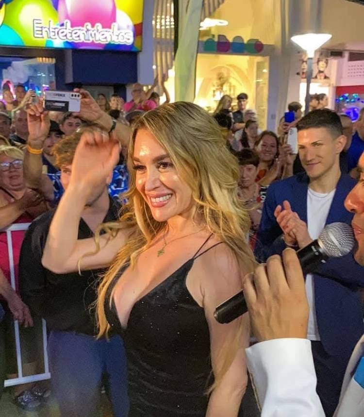 Con la inauguración de un shopping, Villa Carlos Paz abrió la nueva temporada turística
