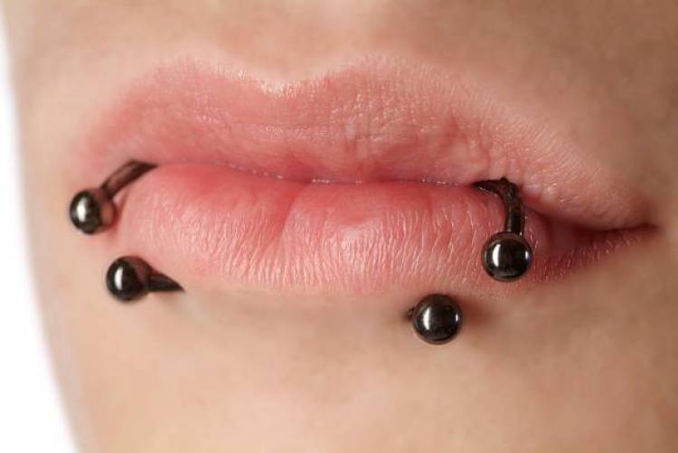 Advierten sobre lo perjudicial de los  piercings en la lengua o en los labios