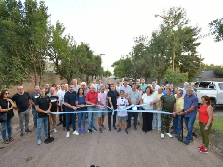 El intendente Bernarte habilitó la red colectora de líquidos cloacales de barrio Las Rosas