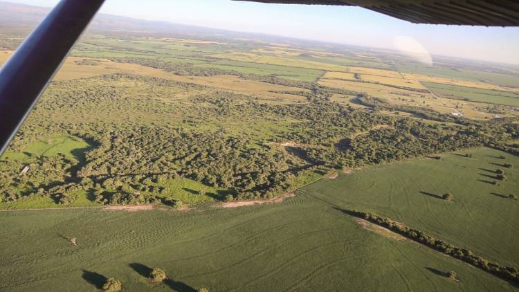 Colonia Caroya: Sobrevuelo por la Reserva San Carlos y el río Carnero