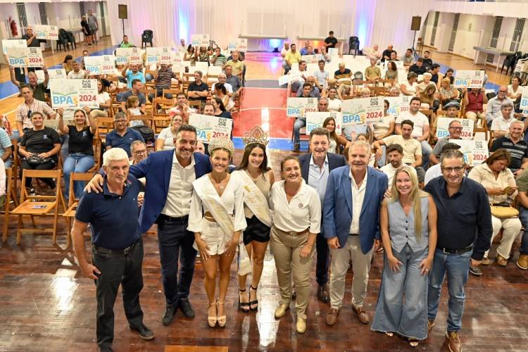 En Leones, entregaron aportes a productores y a la Fiesta Nacional del Trigo 