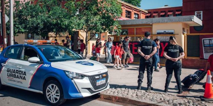 La Guardia Urbana Municipal montó un Corredor Seguro en tres instituciones educativas