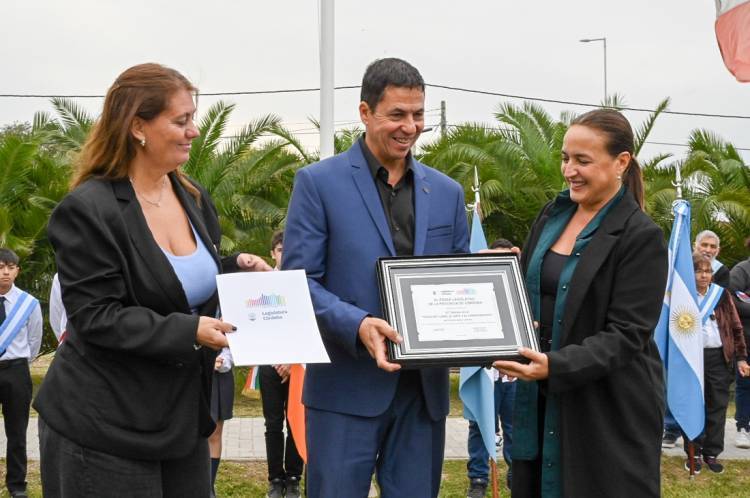 La vicegobernadora encabezó la apertura de la Feria del Libro de Estación Juárez Celman