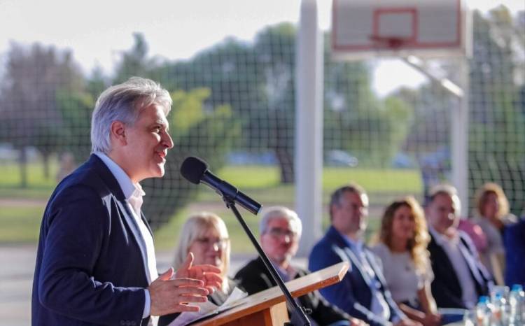 Llaryora inauguró el Polideportivo Social número 125 de la Provincia  en General Deheza