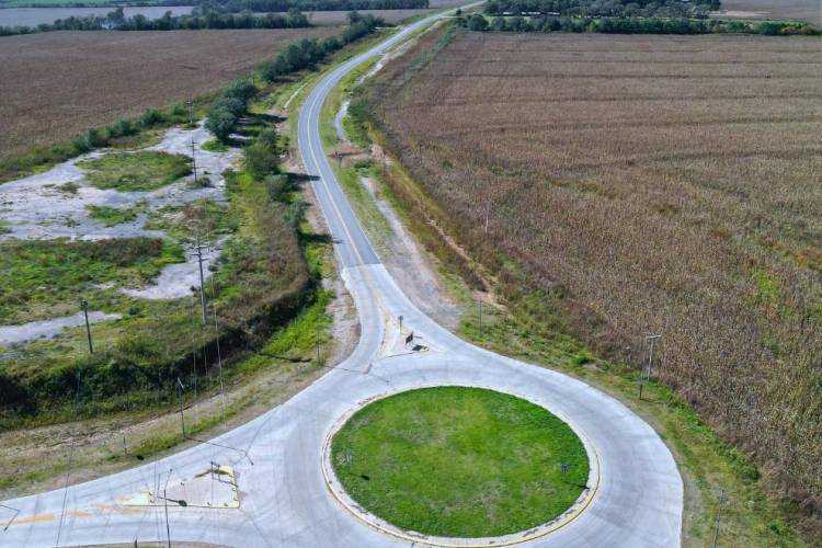 La obra de pavimentación del camino Río de los Sauces – Elena ya se encuentra en su etapa final