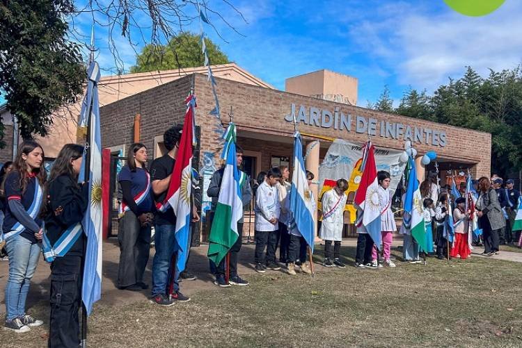 SE CELEBRÓ EL DÍA DE LA PATRIA JUNTO AL POLO EDUCATIVO DE MENDIOLAZA