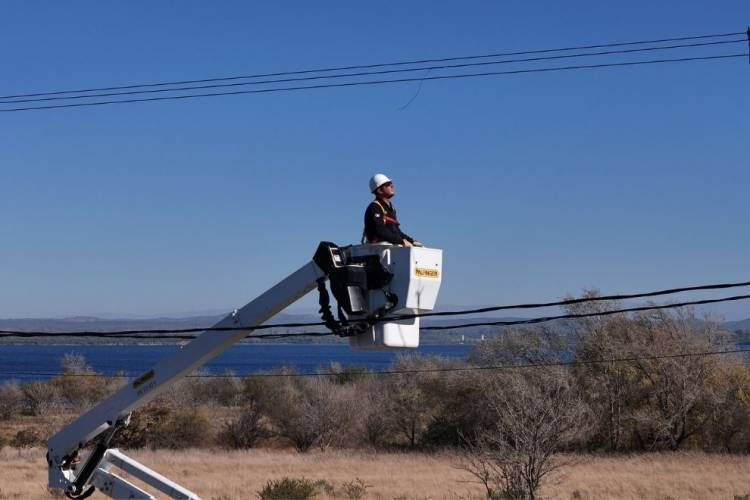 En Almafuerte, entregaron equipamiento a cooperativas eléctricas de toda la Provincia