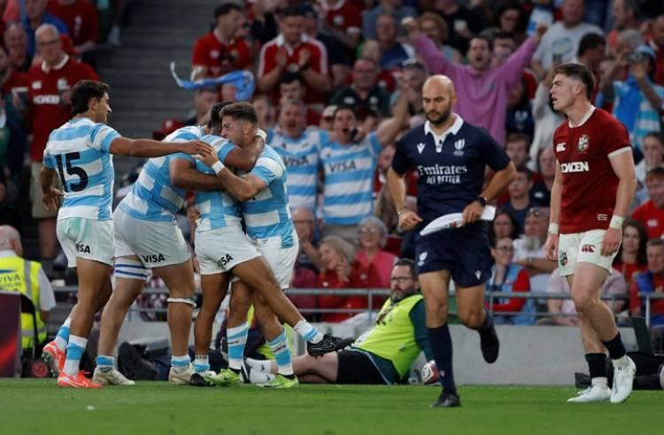 Los Pumas luego del triunfo ante los  British Lions, en lo más alto 