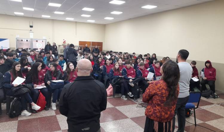 Alta Gracia impulsa el futuro de sus estudiantes con un programa de orientación y pasantías