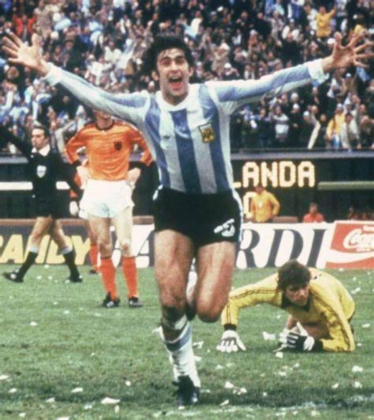 Historias de ídolos del fútbol cordobés: SIMPLEMENTE KEMPES "EL MATADOR DE BELL VILLE"