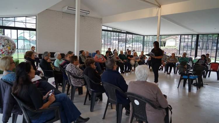 "Vejez con voz propia": El Club de la Porota llega a Villa Allende para romper estereotipos y celebrar la experiencia