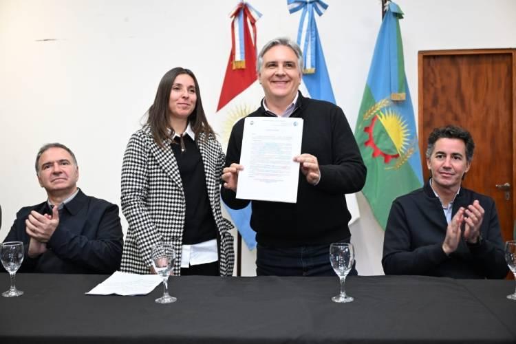 Buchardo recibe obras claves y aportes provinciales para crecer con igualdad