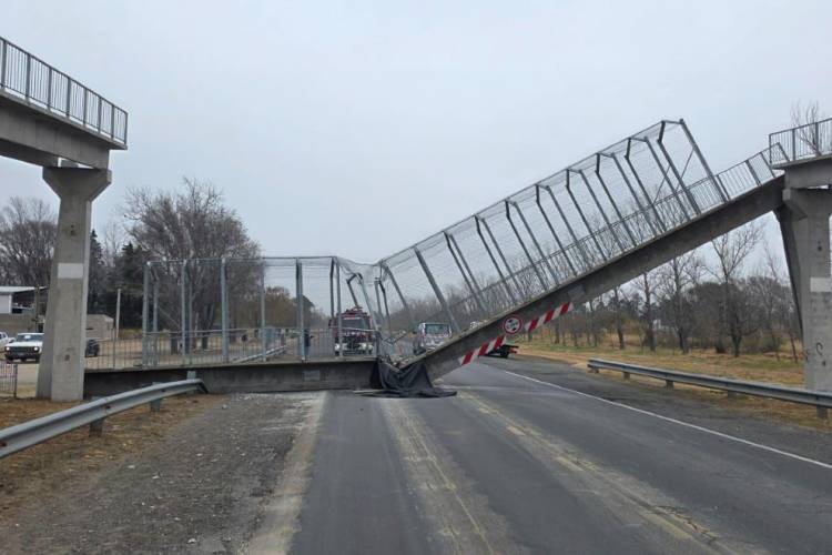 Corte total en la Ruta 7: Córdoba exige a Nación una respuesta urgente tras el colapso de un puente peatonal