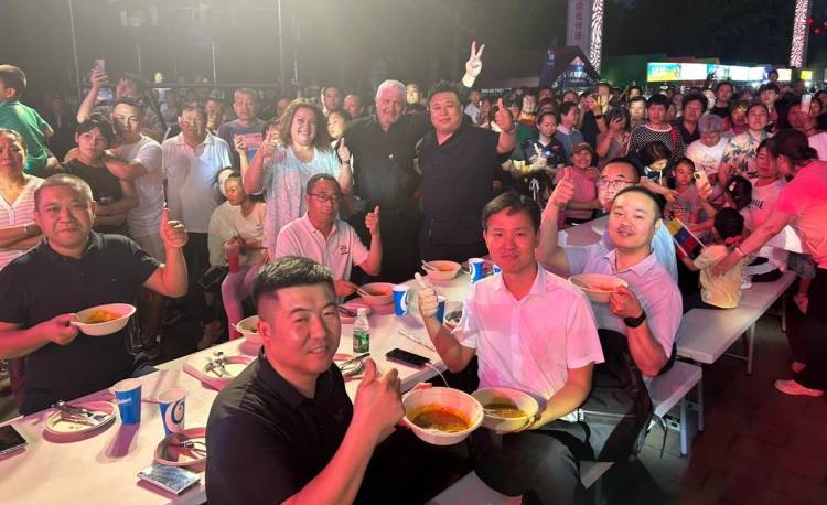 Carolina Cristori y el viaje a China: "Cocinamos el locro de Saldán frente a la Gran Muralla"