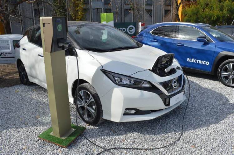 Impulso a la movilidad sustentable: Argentina habilita el ingreso de 50 mil autos eléctricos e híbridos