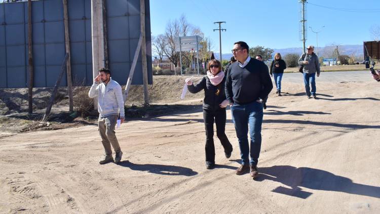 Mina Clavero: El Intendente Quiroga junto a autoridades provinciales supervisó el avance de la obra de la sede UPC