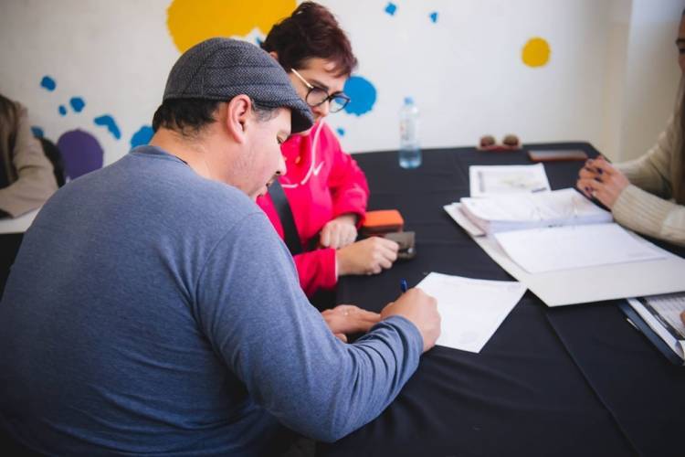 De adjudicatarios a propietarios: Familias de Mercantil y Villa Cornú recibieron sus escrituras