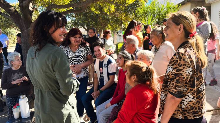Natalia De la Sota inició su campaña en Villa Retiro