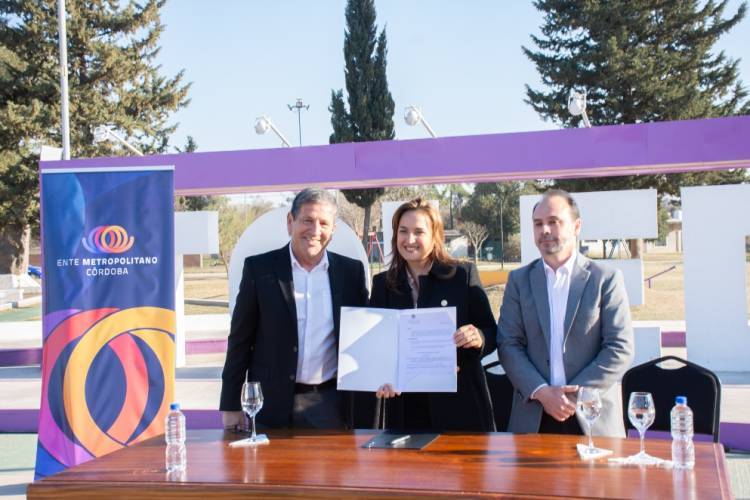 Toledo cierra su basurero a cielo abierto con un nuevo camión recolector de residuos