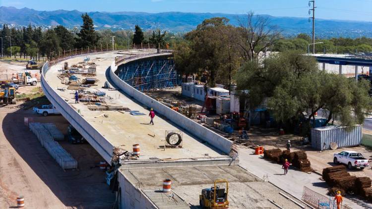 El altonivel de Av. Ejército Argentino y República de China entra en su tramo final